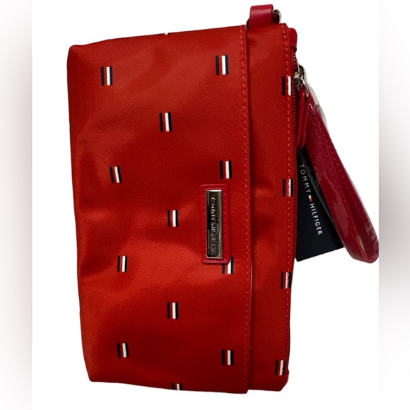 NWT Tommy Hilfiger Women’s Red Wristlet Wallet - Picture 2 of 9